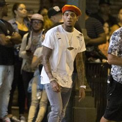 Rap-Up - Chris Brown shows off his $39,000 Louis Vuitton airplane