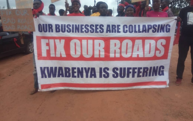 Kwabenya: Scores protest against gov't over poor roads - Kasapa102.5FM