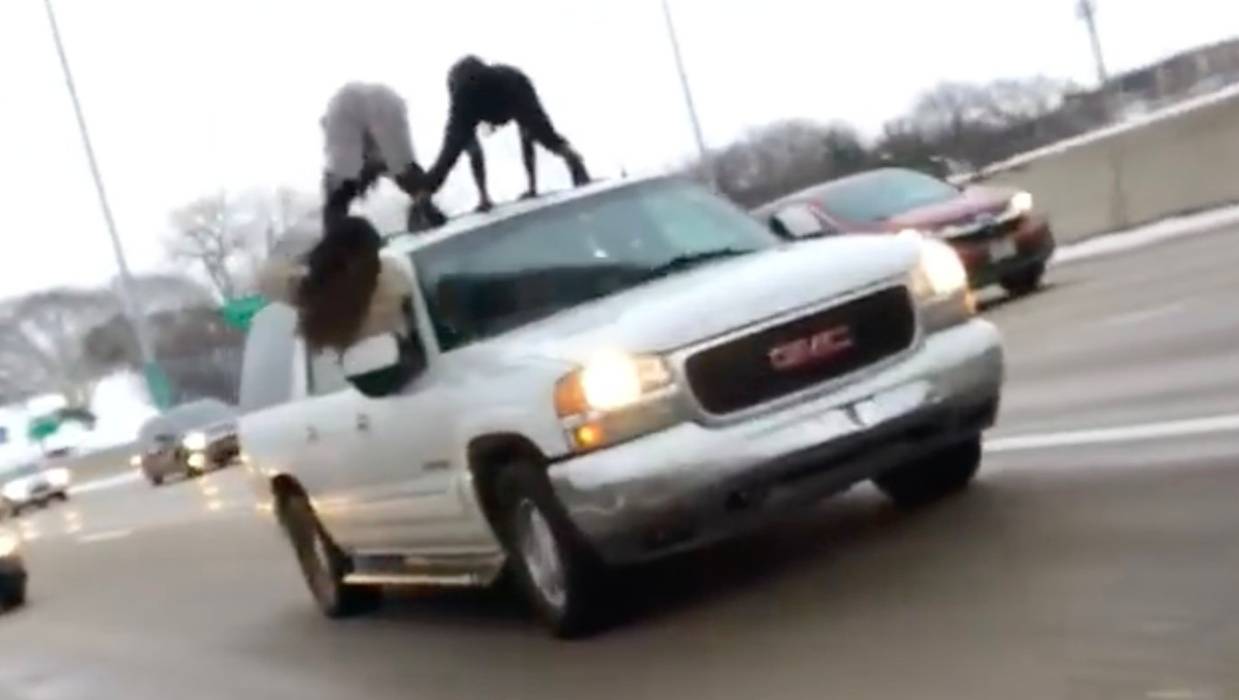 Women Filmed Twerking On Roof Of Moving Car In Us — Kasapa1025fm