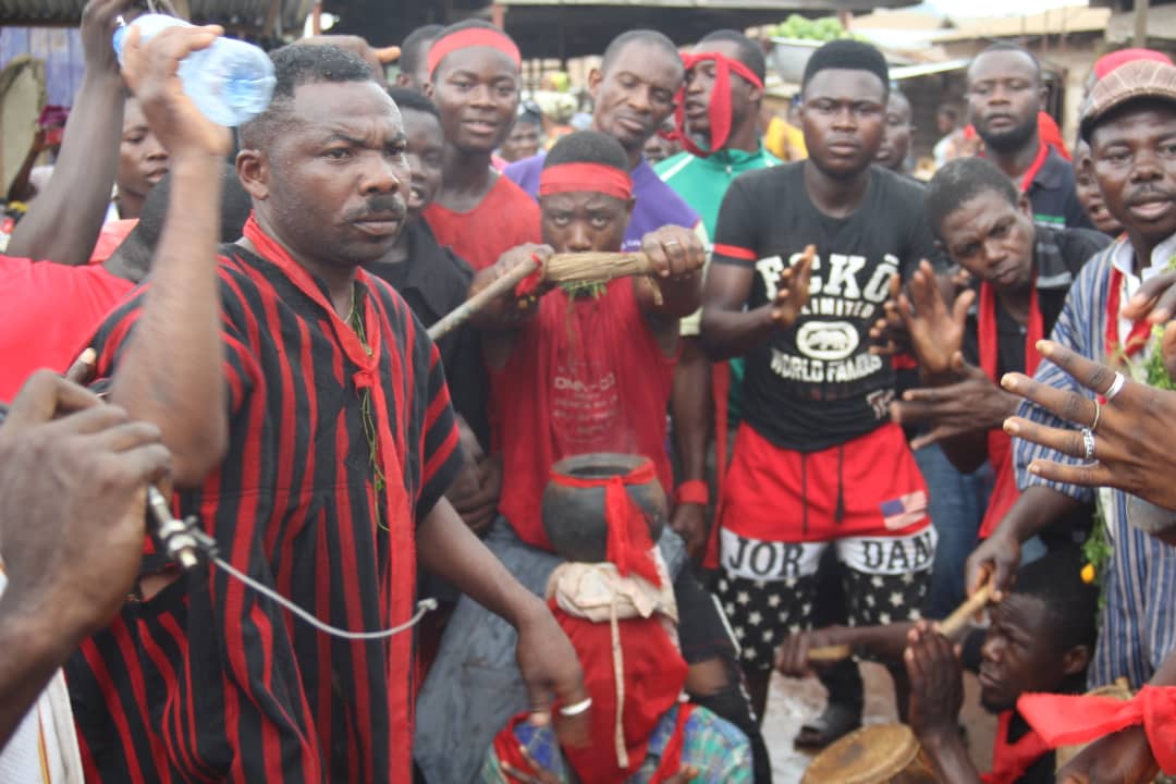 Klo Agogo: Locals Demonstrate Over Bad Roads; Demand Suspension Of 