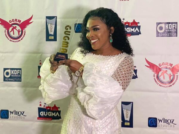 jayana-wins-female-vocalist-of-the-year-at-2020-gugma